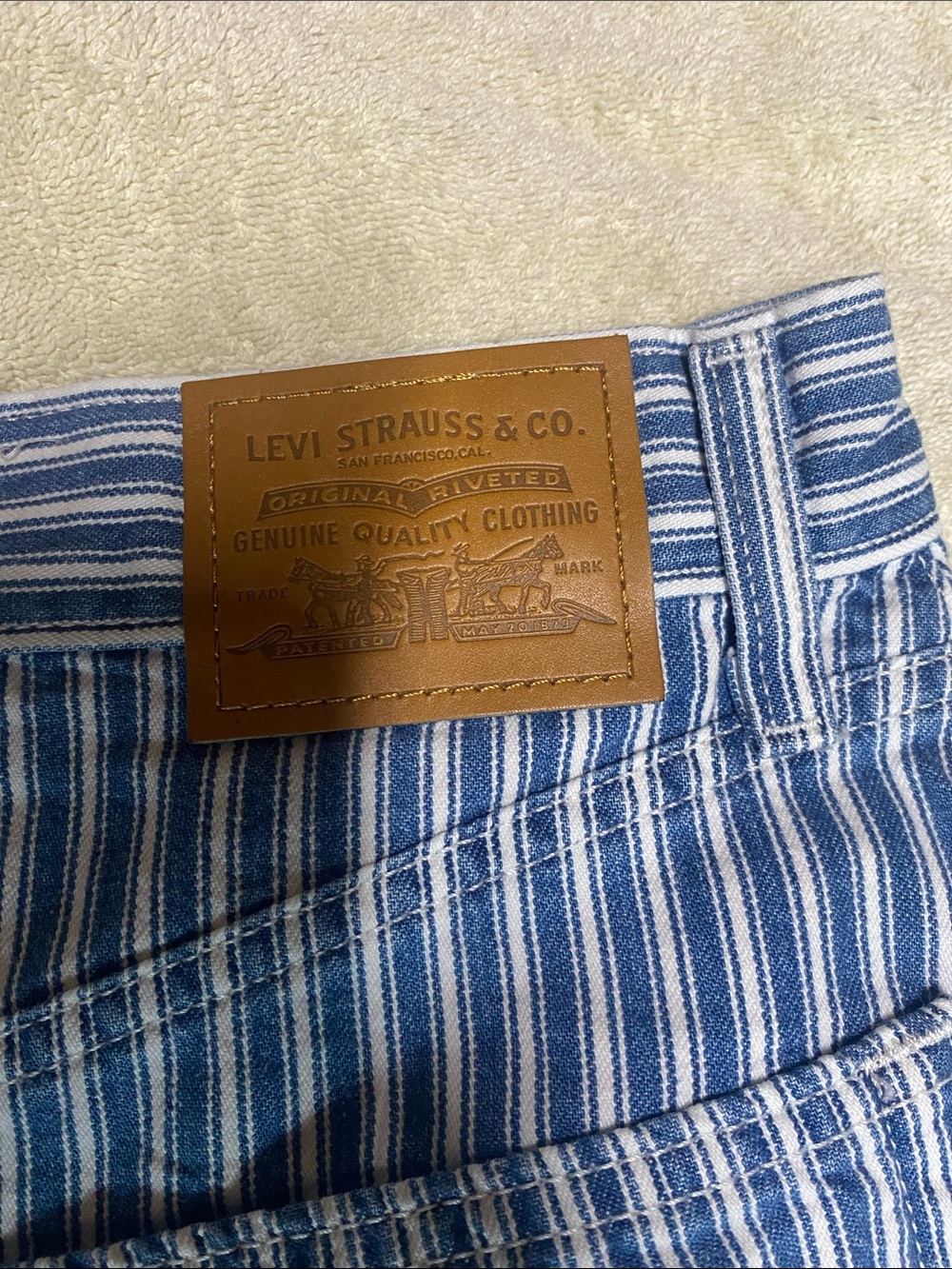 Levi's Blue and White Stripe High-Waist Women's Shorts - Picture 8 of 10